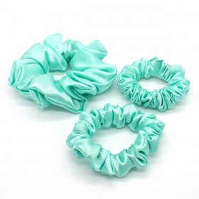 Scrunchie by Terrie – Saténová gumička na kučeravé vlasy mintovo zelená