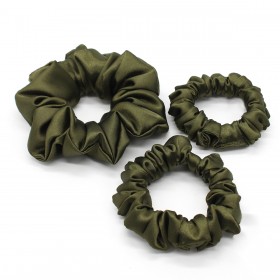 Scrunchie by Terrie – Saténová gumička na kučeravé vlasy vojenská